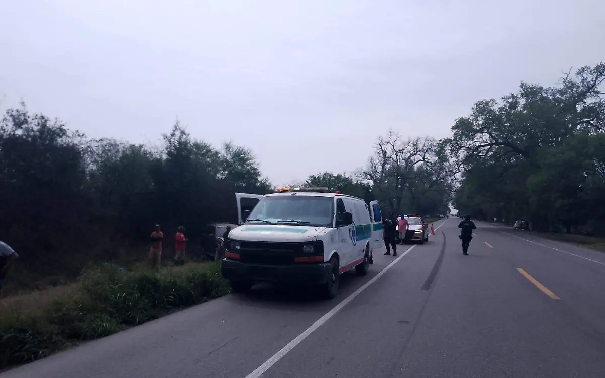 Choca autobús de pasajeros en la carretera Tampico-Monterrey SSPT (3)